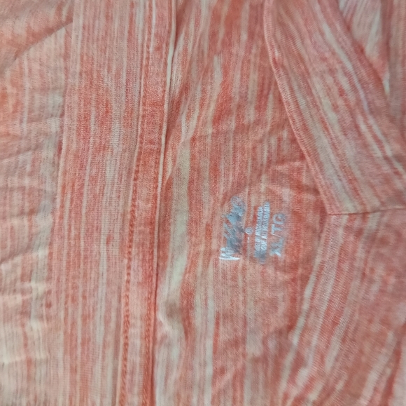 Woman's shirt - Picture 2 of 2